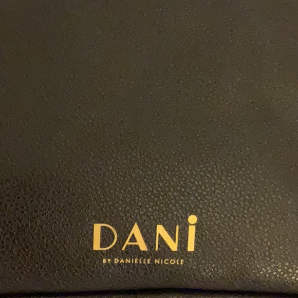 🔥 🎄DISNEY Minnie Mouse Black Crossbody Bag NWT Retail $60 LAST ONE - Picture 5 of 7